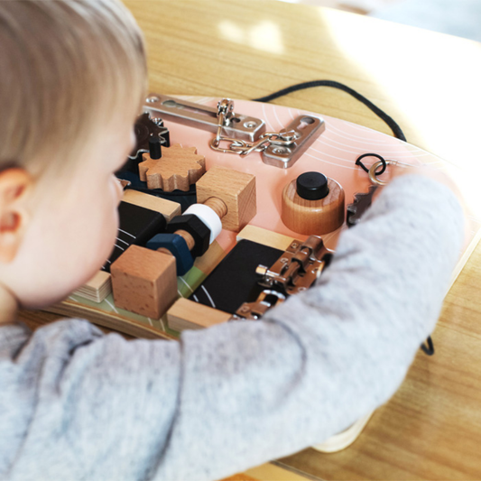 Montessori aktivnostna tabla s ključavnicami in zobniki