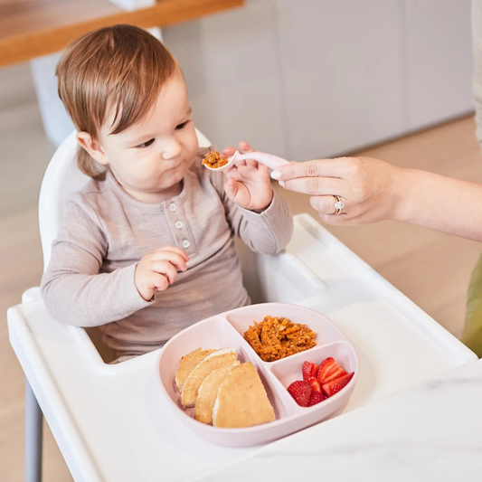 Komplet za hranjenje dojenčka roza – silikonski set za uvajanje goste hrane